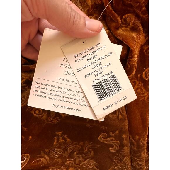 NWT Beyond Yoga Velvet Paisley Wide Leg Flare Pants Size Medium - Picture 9 of 9